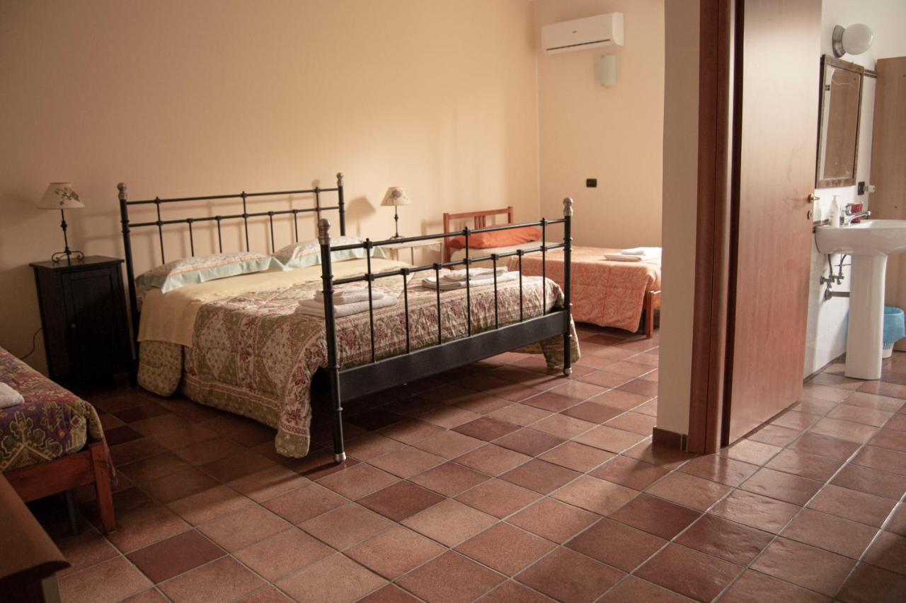 A Nespulara Bed & Breakfast Galati Marina Bagian luar foto